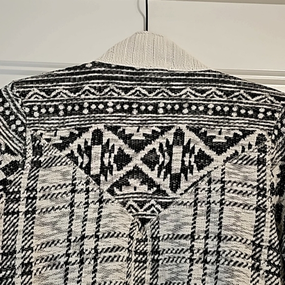 Tiny Anthropologie Mazarin Jacquard Aztec Black and White Cardigan Size Small - Picture 5 of 6